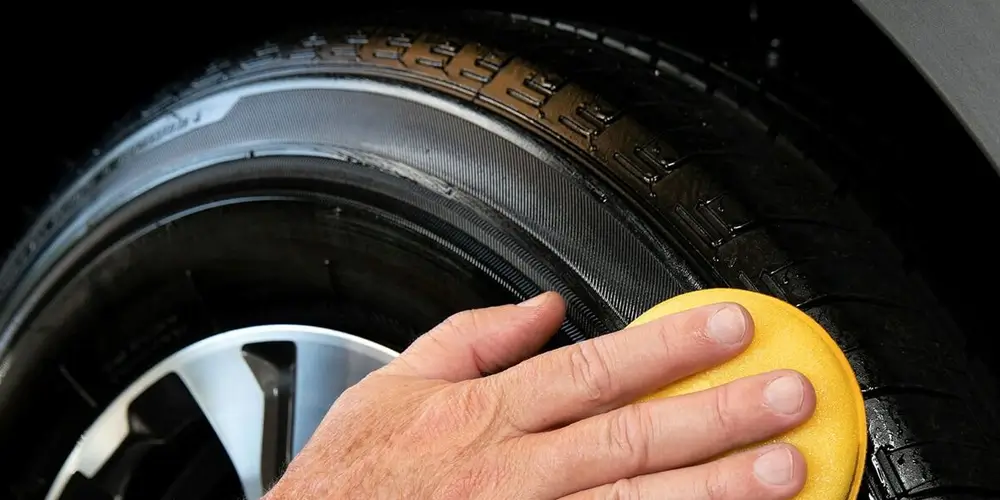 1705918534 Why choose SYBON Tire Shine for protecting car tires