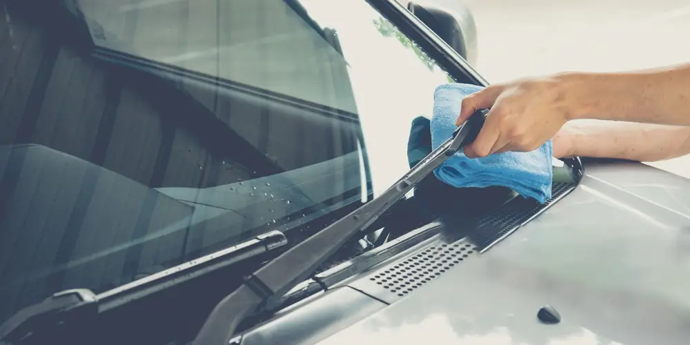 1706087253 What are the benefits of using Car Windshield Oil Film Cleaner